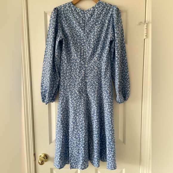NWOT SHEIN Blue and White Floral Dress Medium - Picture 5 of 9
